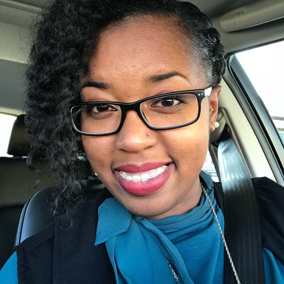 Meet your Posher, Jocelyn - Picture 3 of 4